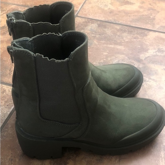 Esprit boots gently used women’s size 8 1/2 - Picture 3 of 4